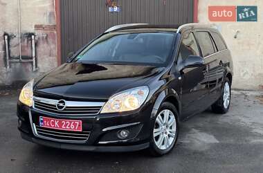 Универсал Opel Astra 2010 в Калуше