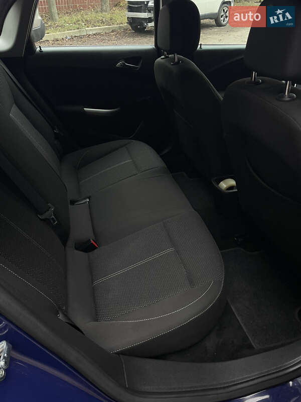 Хэтчбек Opel Astra 2010 в Харькове