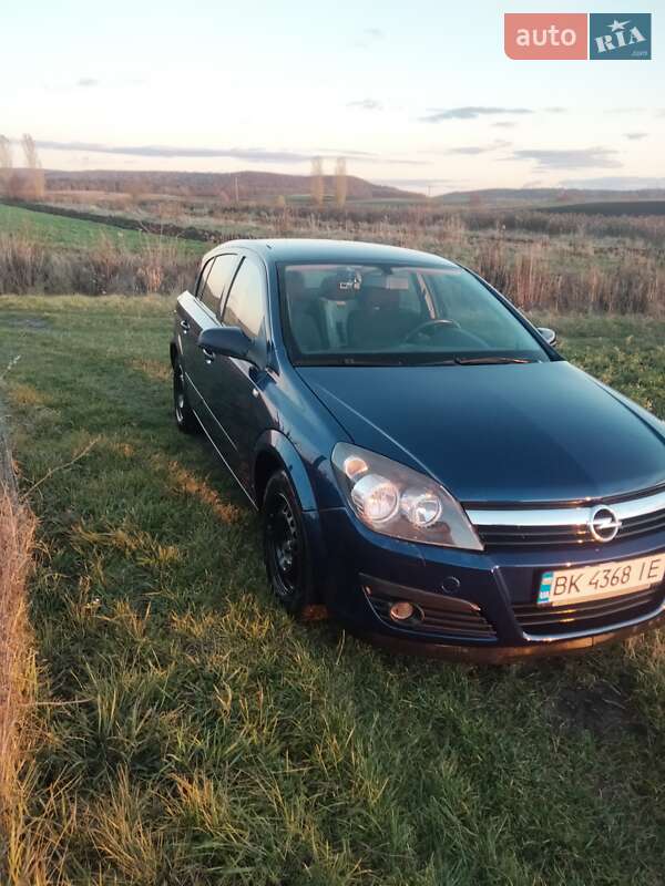 Хетчбек Opel Astra 2006 в Рівному