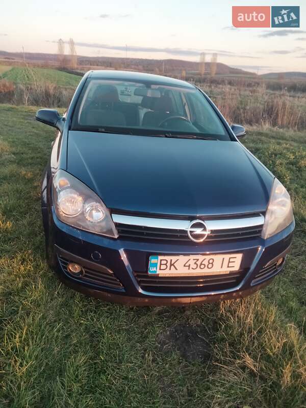 Хетчбек Opel Astra 2006 в Рівному
