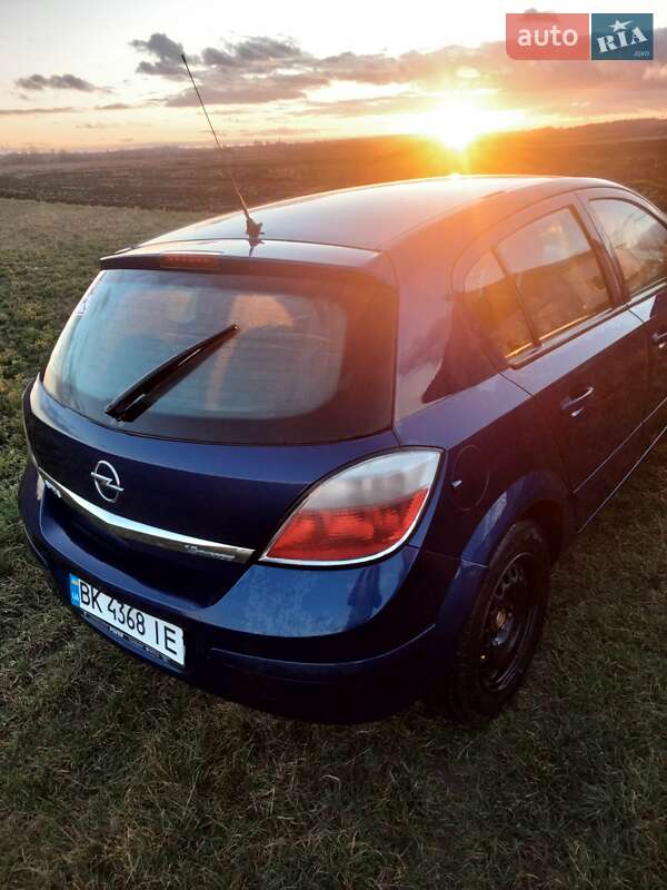Хетчбек Opel Astra 2006 в Рівному