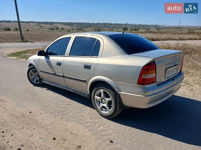 Седан Opel Astra 2005 в Баштанке