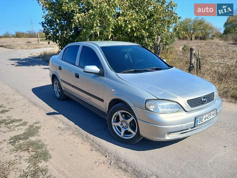 Седан Opel Astra 2005 в Баштанке