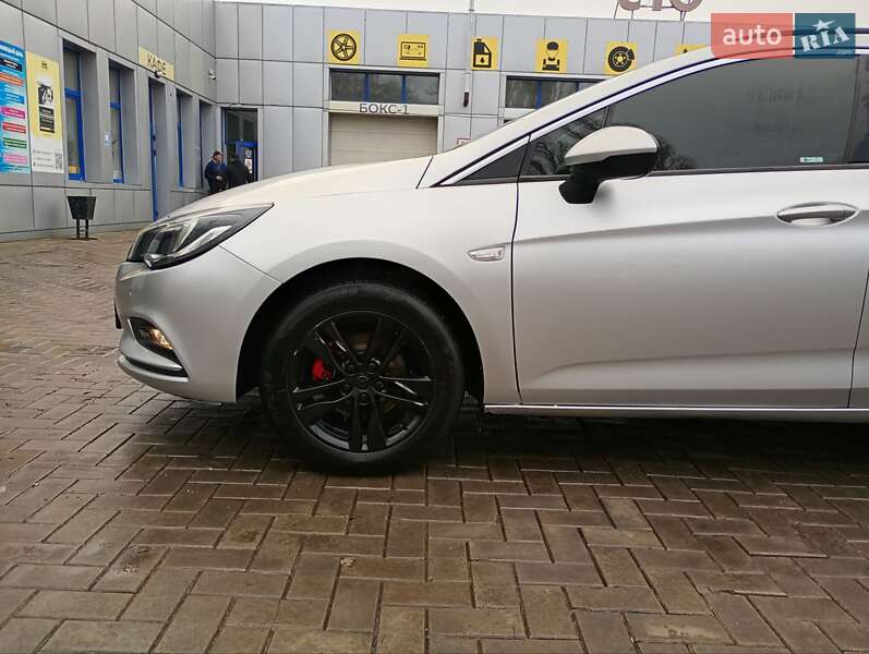 Универсал Opel Astra 2017 в Николаеве