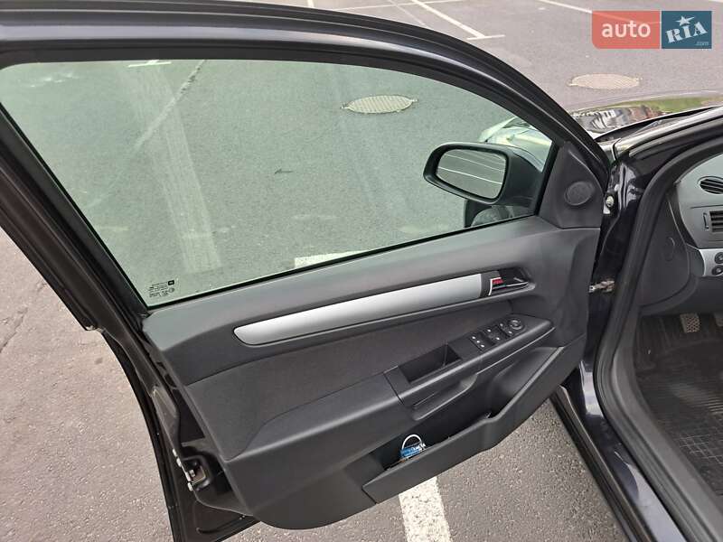 Універсал Opel Astra 2009 в Львові