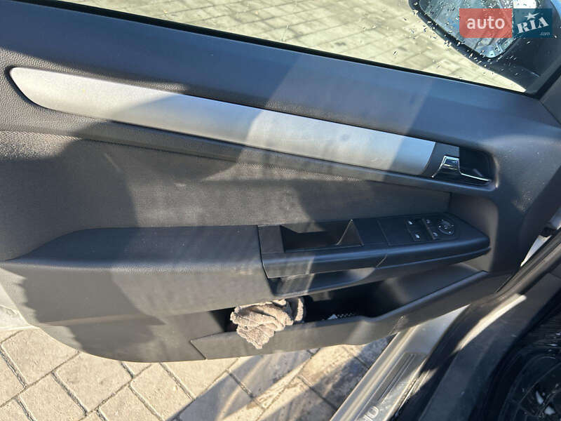 Універсал Opel Astra 2010 в Бродах