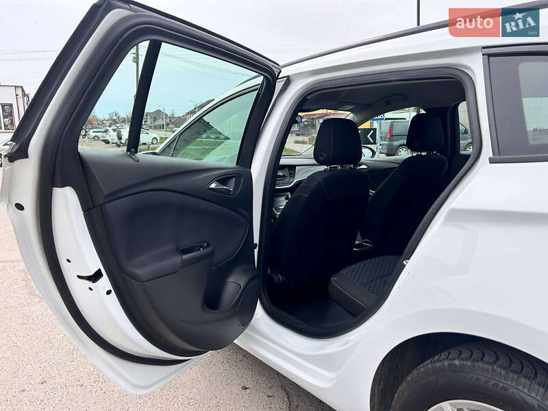 Універсал Opel Astra 2019 в Рівному