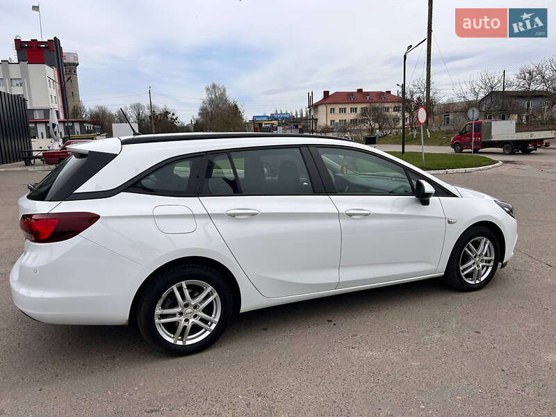 Універсал Opel Astra 2019 в Рівному