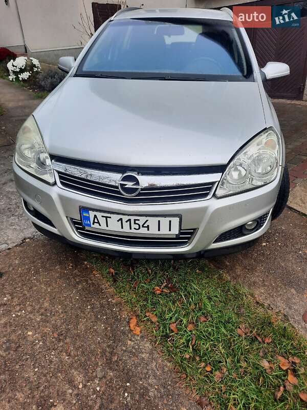 Универсал Opel Astra 2008 в Тысменице