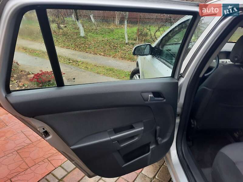 Универсал Opel Astra 2008 в Тысменице