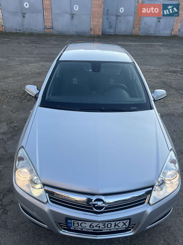 Хэтчбек Opel Astra 2008 в Ровно