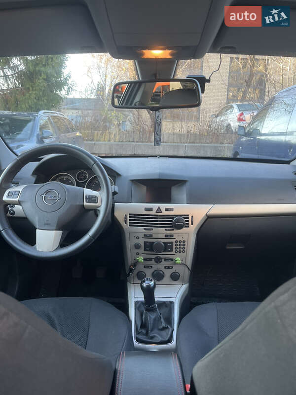 Хэтчбек Opel Astra 2008 в Ровно