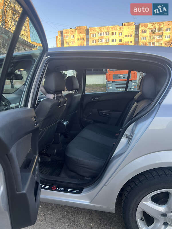 Хэтчбек Opel Astra 2008 в Ровно
