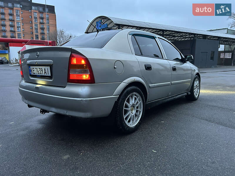 Седан Opel Astra 2005 в Днепре