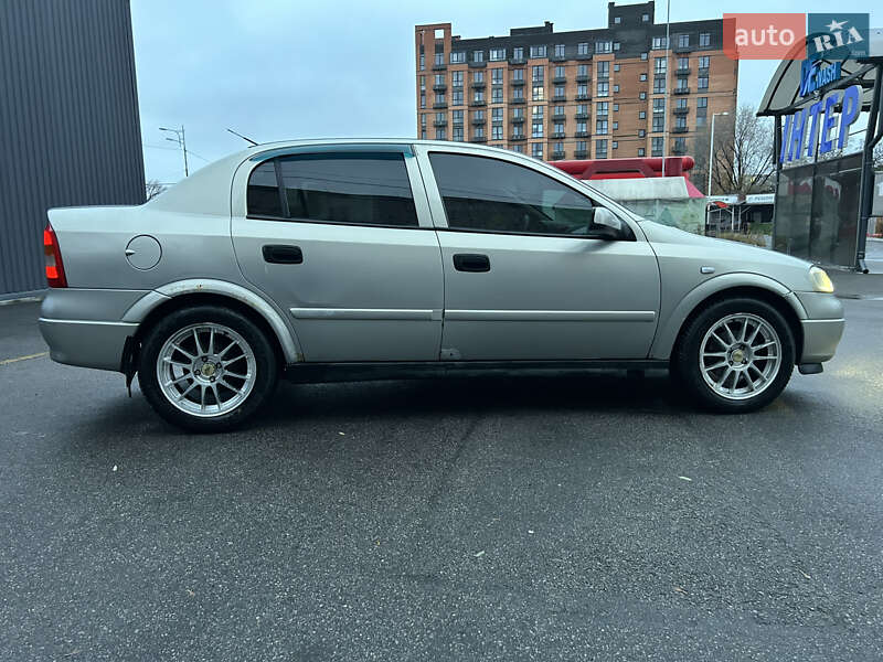 Седан Opel Astra 2005 в Днепре