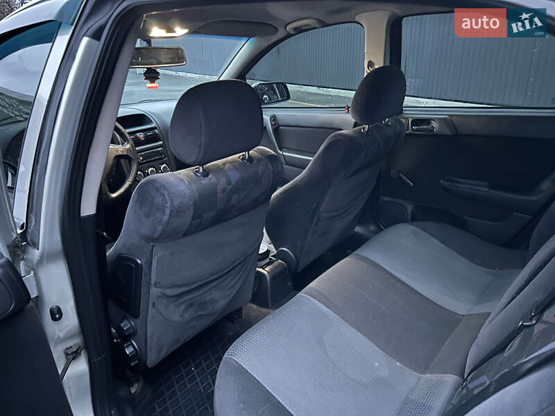 Седан Opel Astra 2005 в Днепре