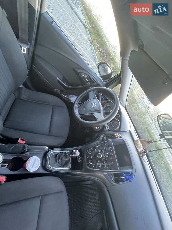 Універсал Opel Astra 2015 в Львові