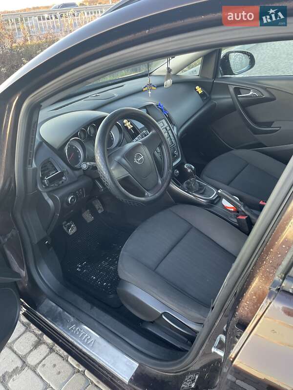 Універсал Opel Astra 2015 в Львові