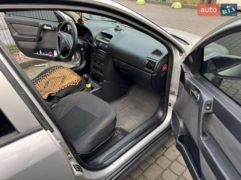 Седан Opel Astra 2001 в Львове