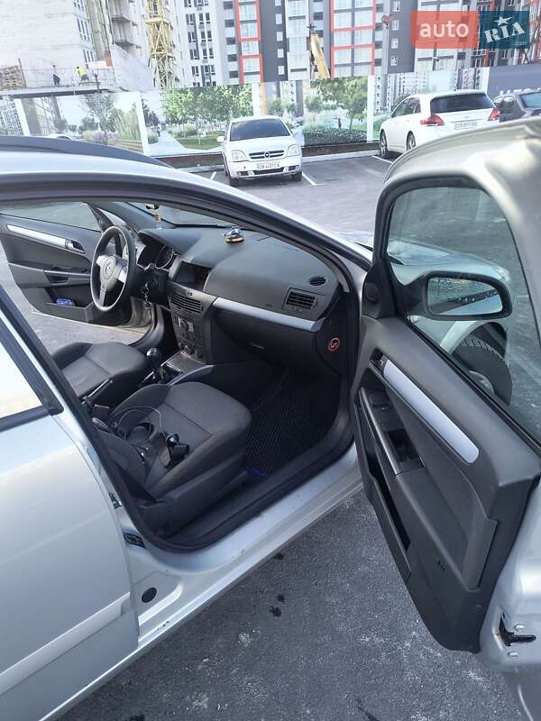 Универсал Opel Astra 2005 в Чернигове