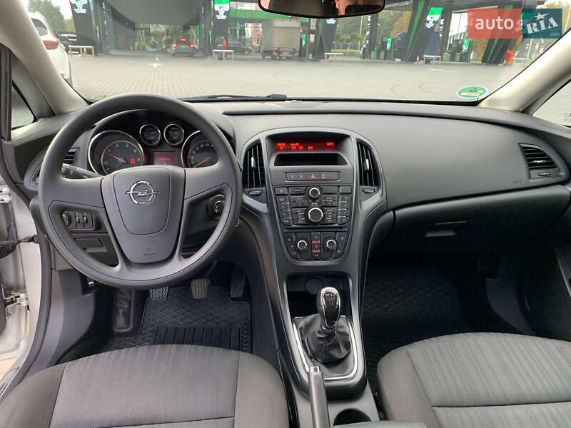 Хэтчбек Opel Astra 2011 в Луцке