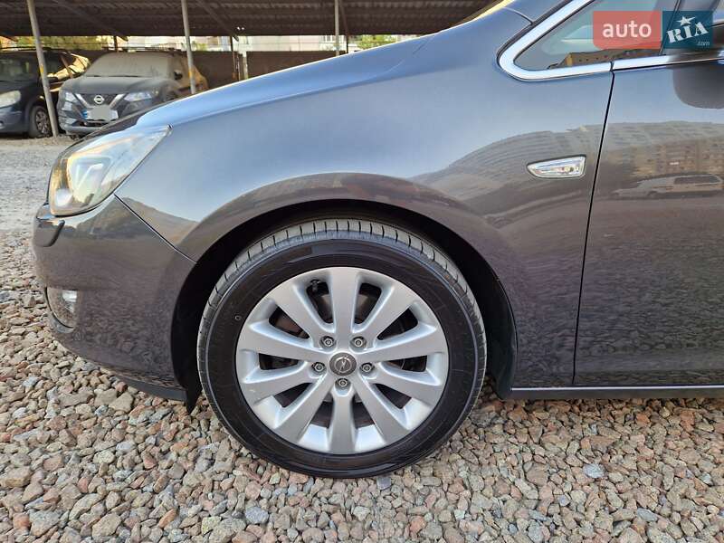 Універсал Opel Astra 2012 в Києві