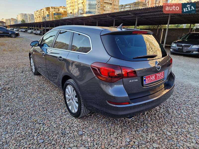 Універсал Opel Astra 2012 в Києві