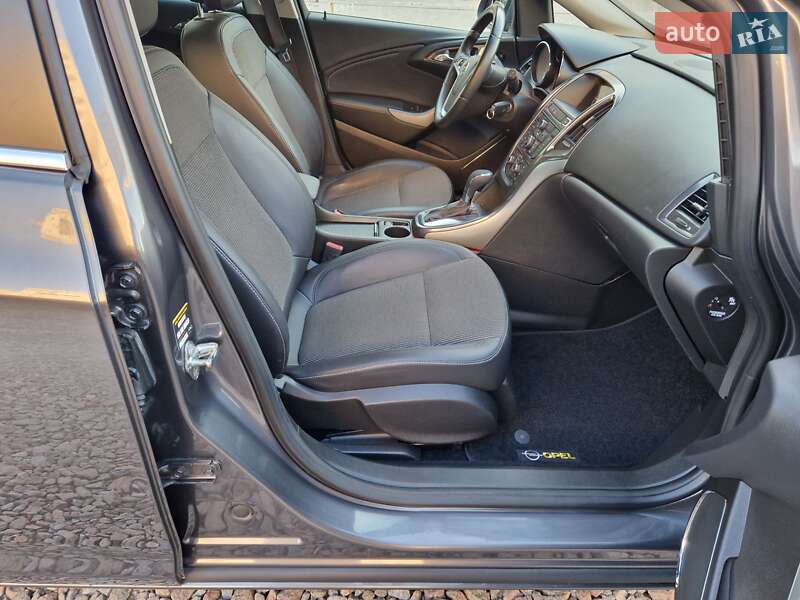 Універсал Opel Astra 2012 в Києві