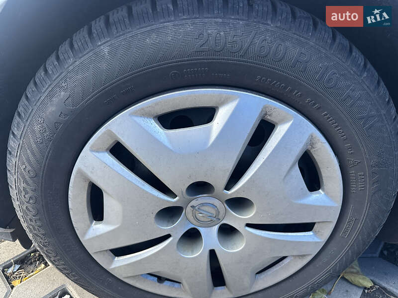 Универсал Opel Astra 2011 в Киеве фото 14 Универсал Opel Astra 2011 в Киеве