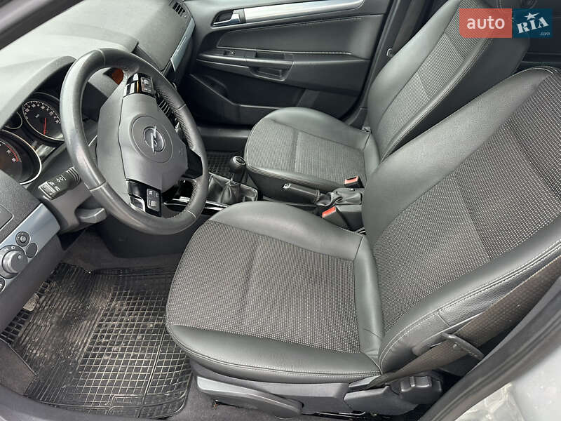 Универсал Opel Astra 2009 в Луцке