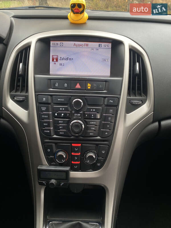 Універсал Opel Astra 2011 в Виноградові