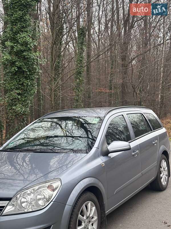 Универсал Opel Astra 2008 в Звягеле