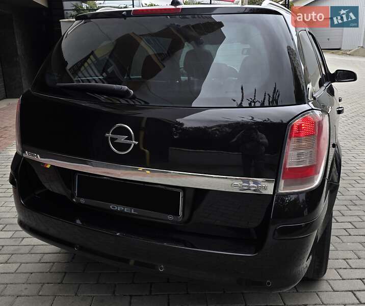 Універсал Opel Astra 2009 в Тернополі