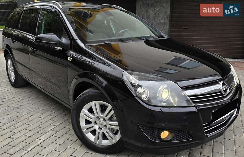 Універсал Opel Astra 2009 в Тернополі