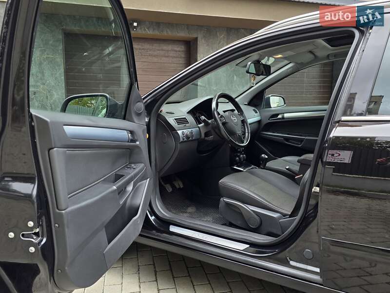 Універсал Opel Astra 2009 в Тернополі