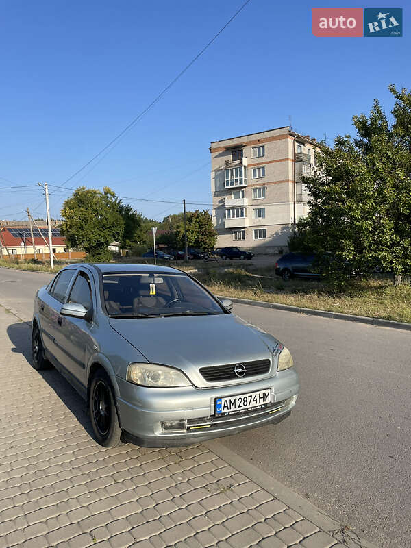 Седан Opel Astra 2004 в Хорошеве