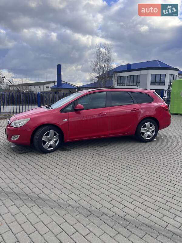Opel Astra 2011 Opel Astra 2011