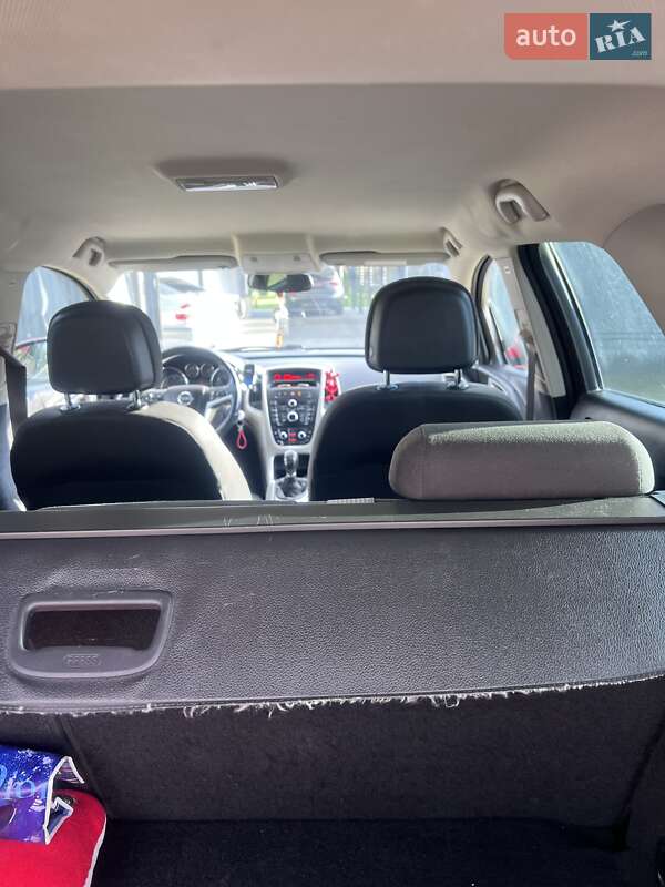 Універсал Opel Astra 2011 в Ковелі