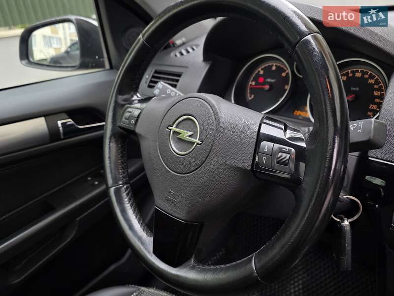 Універсал Opel Astra 2009 в Тернополі
