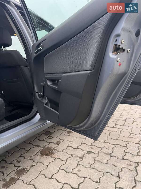 Универсал Opel Astra 2006 в Сарнах