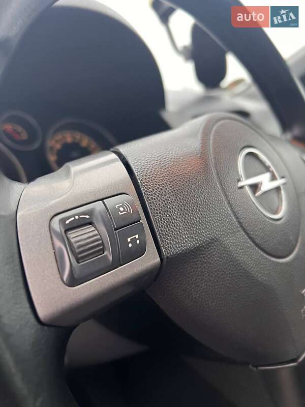 Универсал Opel Astra 2006 в Сарнах