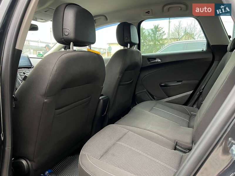 Универсал Opel Astra 2015 в Ивано-Франковске