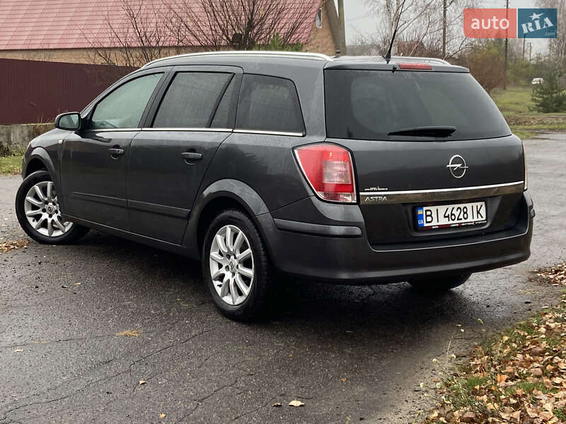 Универсал Opel Astra 2009 в Полтаве
