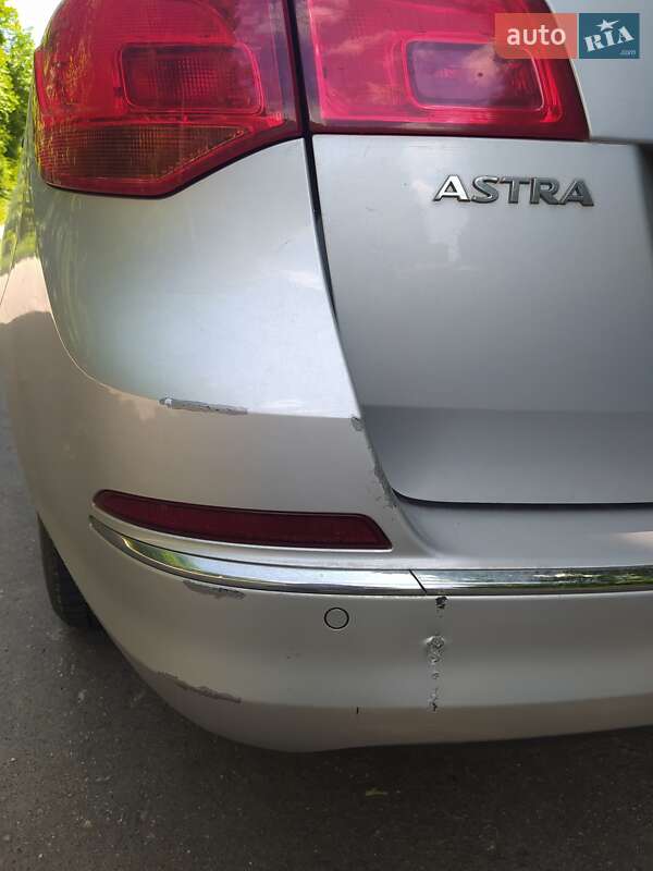 Универсал Opel Astra 2013 в Львове