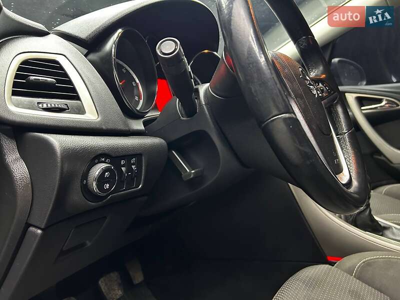 Универсал Opel Astra 2011 в Черновцах