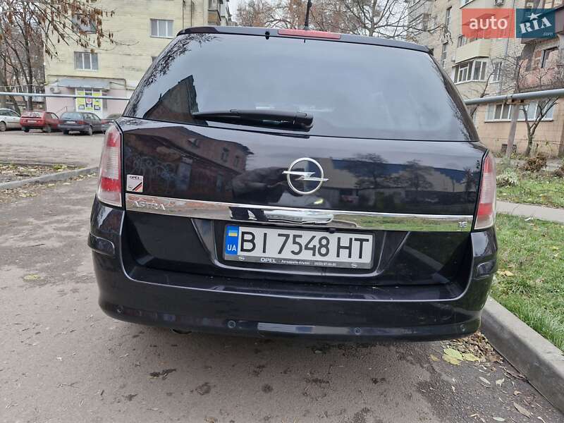 Универсал Opel Astra 2008 в Полтаве