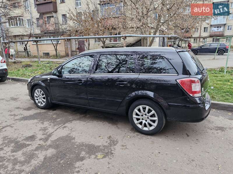 Универсал Opel Astra 2008 в Полтаве