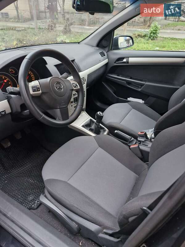 Универсал Opel Astra 2008 в Полтаве