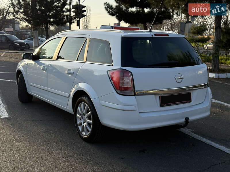 Универсал Opel Astra 2008 в Одессе