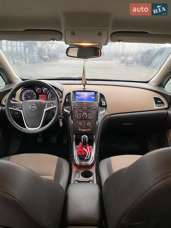 Универсал Opel Astra 2012 в Летичеве